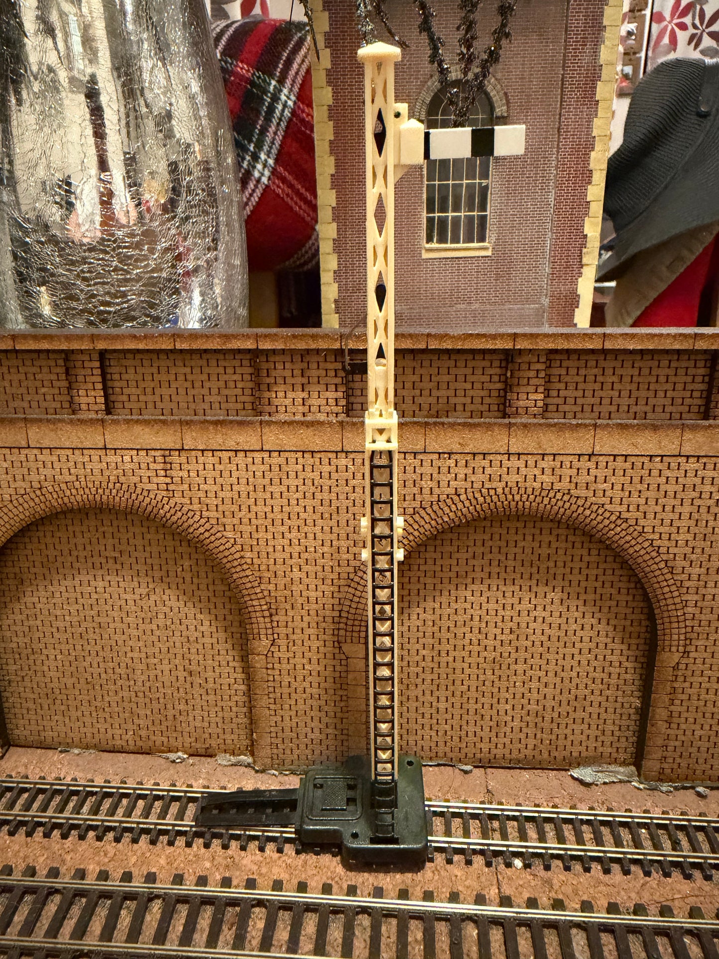Hornby (OO) Tall Lattice Frame Upper Quadrant Semaphore Stop Signal