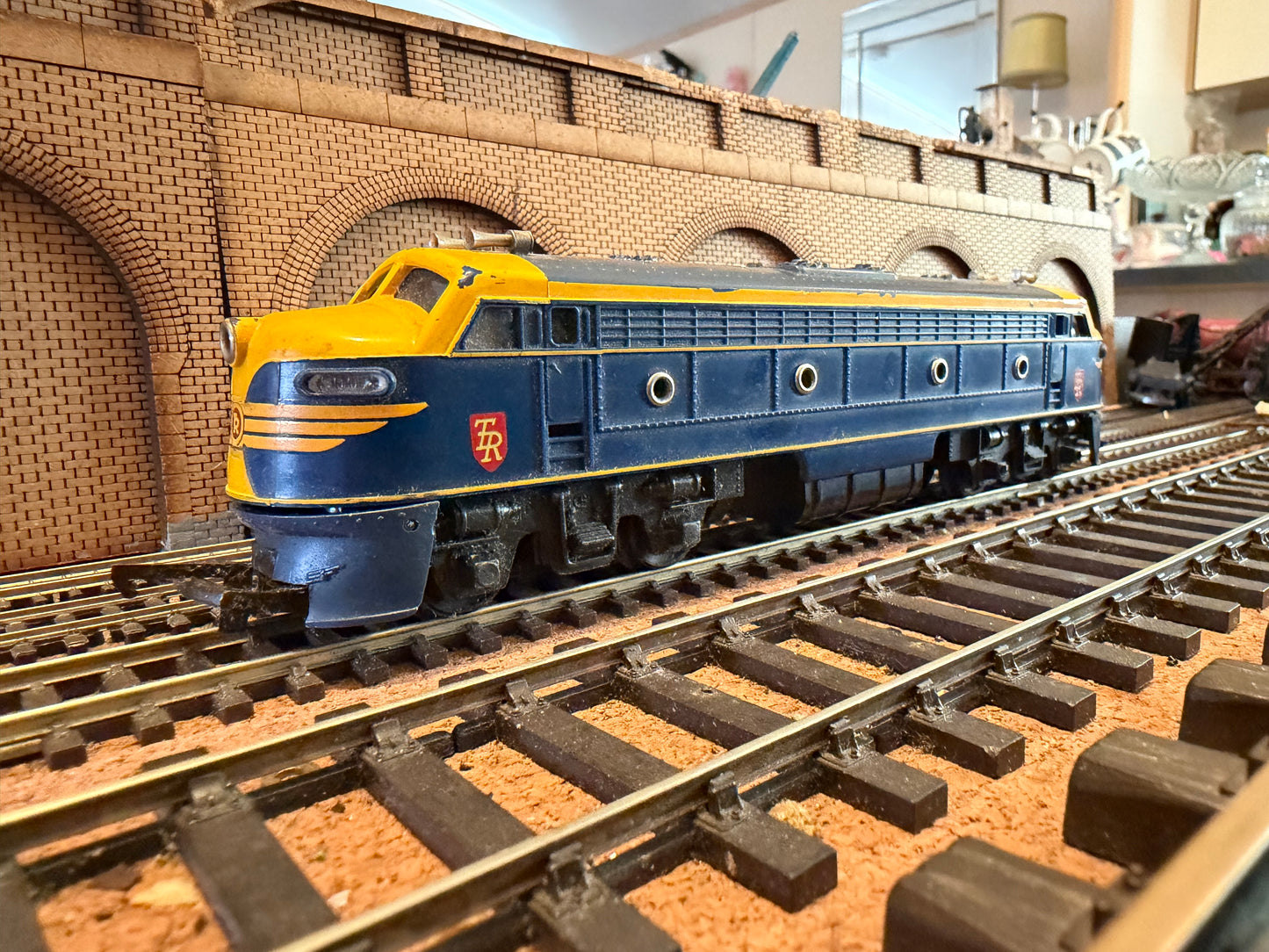 Tri-ang R250 (OO) Transcontinental Train Pack 