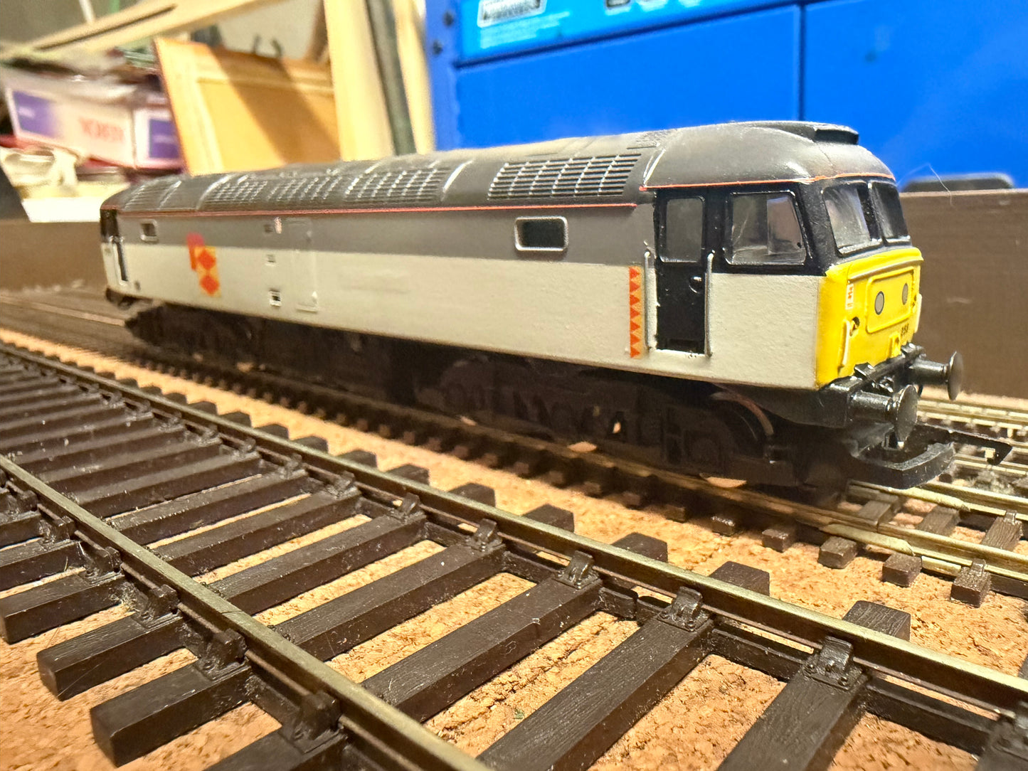 Hornby R.245 (OO) British Railways Class 47/0 No.47258 in British Rail Railfreight Distribution Livery