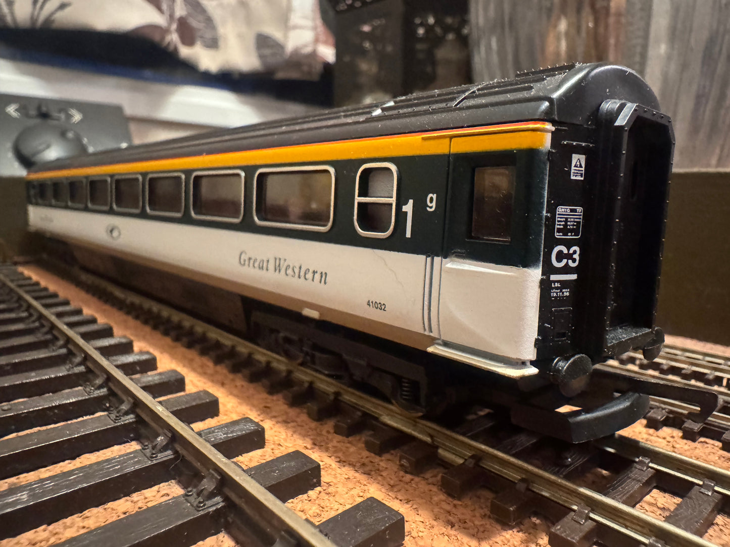 Lima (OO) Ex British Rail MK3s in Great Western ‘Merlin’ livery. Full Coaching Rake Bundle 