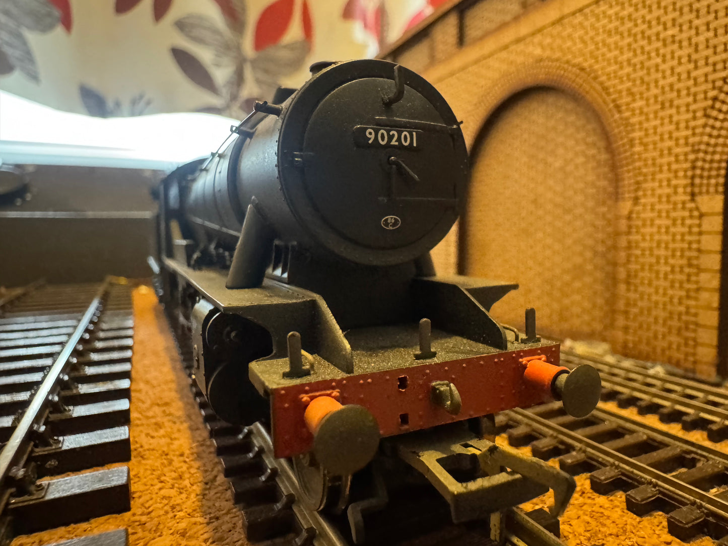 Bachmann 32-252 (OO) Ex WD, Austerity 2-8-0 No.90201 with British Railways Western Region Modifications in Weathered BR Black. (Shed Code 86C, Cardiff Canton Depot) DCC Fitted 