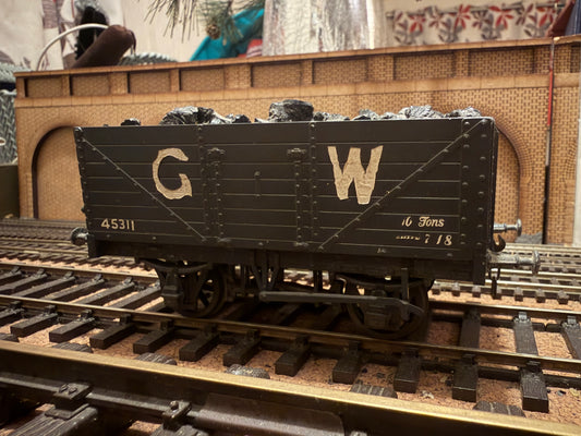 Unknown Manufacturer (O Gauge) Great Western Railway 10T Seven Plank Wagon No.45311 in GWR Grey with load. 