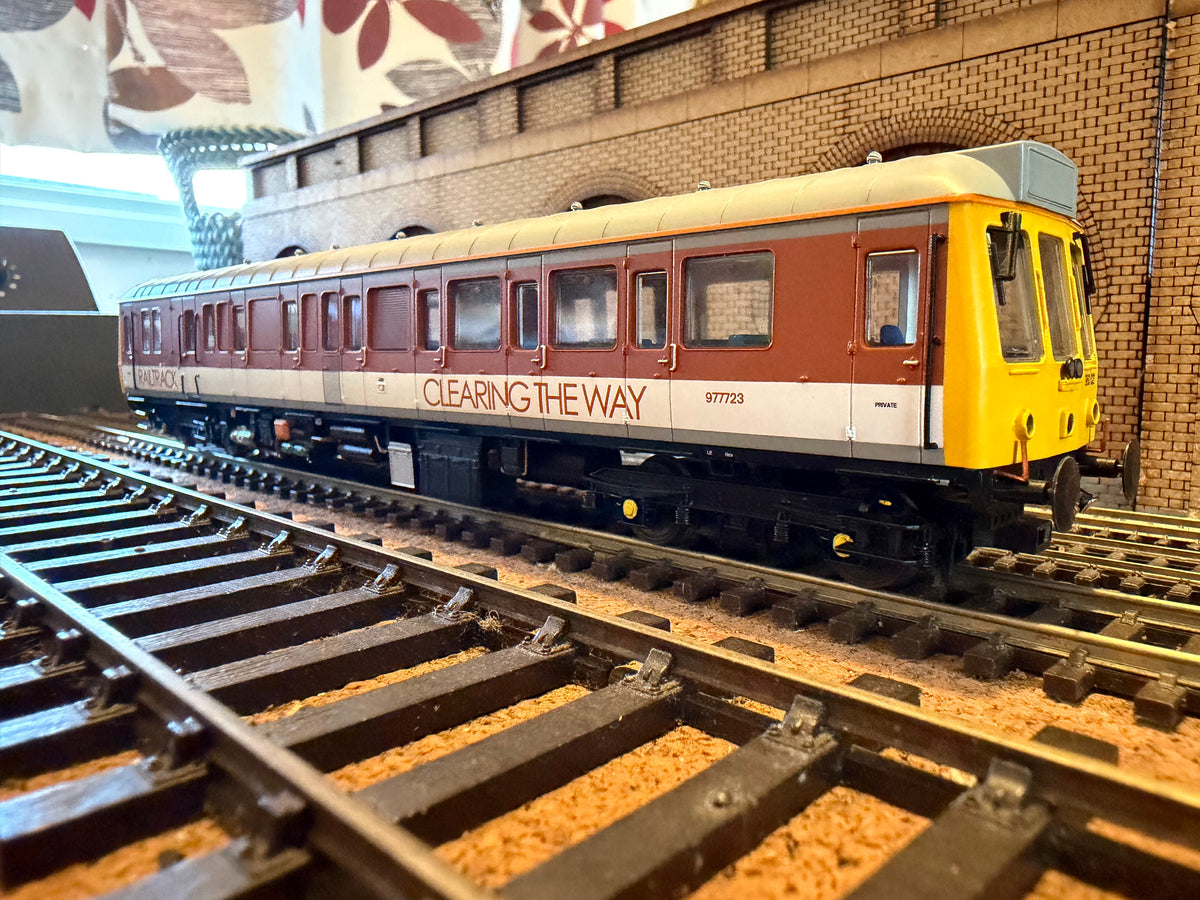 Dapol 4D-009-009D (OO) Ex British Railways Class 121. Departmental Sandite & Route Learning Unit 960021 in Railtrack Livery. DCC Ready. (Working Project Model) 
