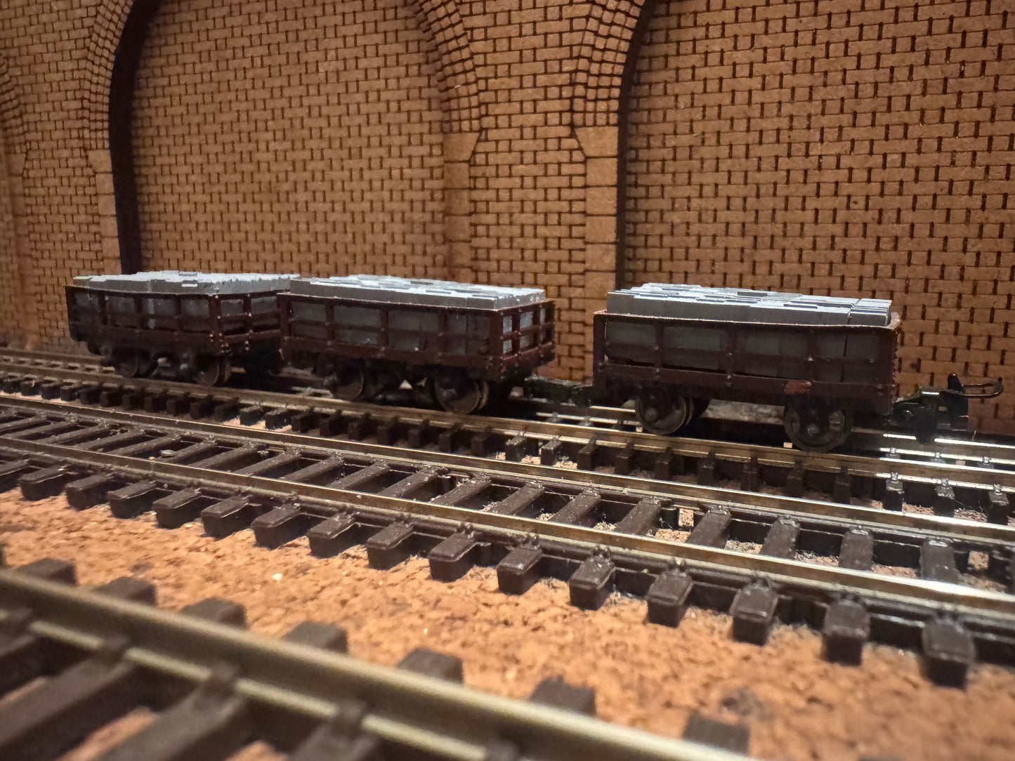 Manufacturer Unknown (OO9) Set of Three Loaded Slate Wagons. 