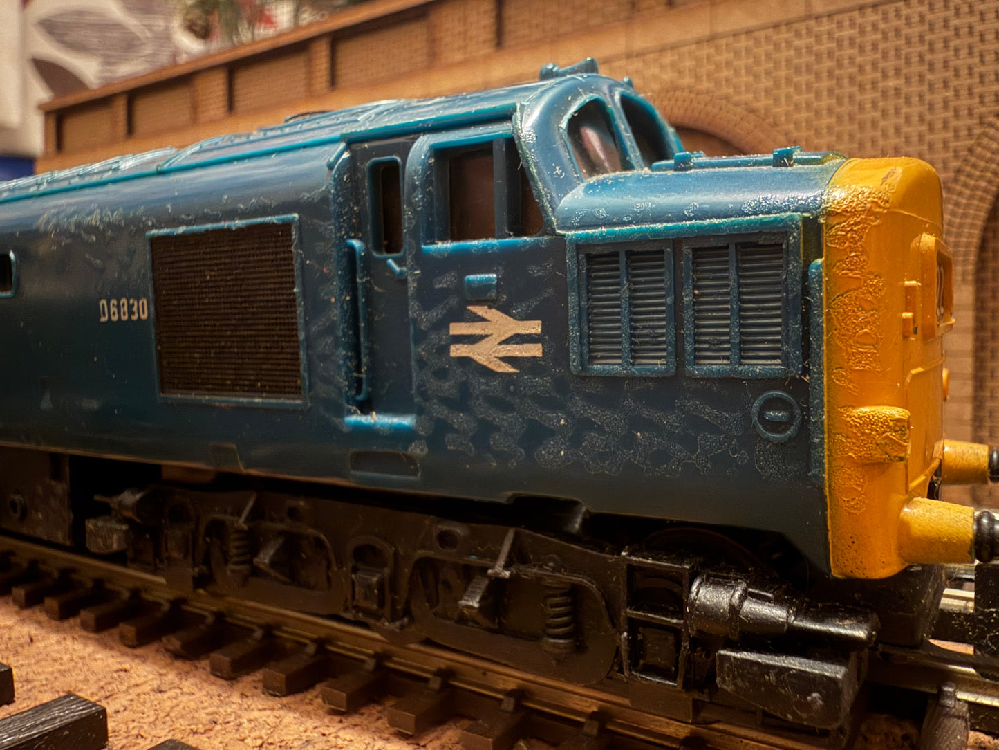 Tri-ang R751 (OO) British Railwaysc English Electric Type 3 [Class 37] No.D6830 in Pre-TOPS British Rail Blue. 