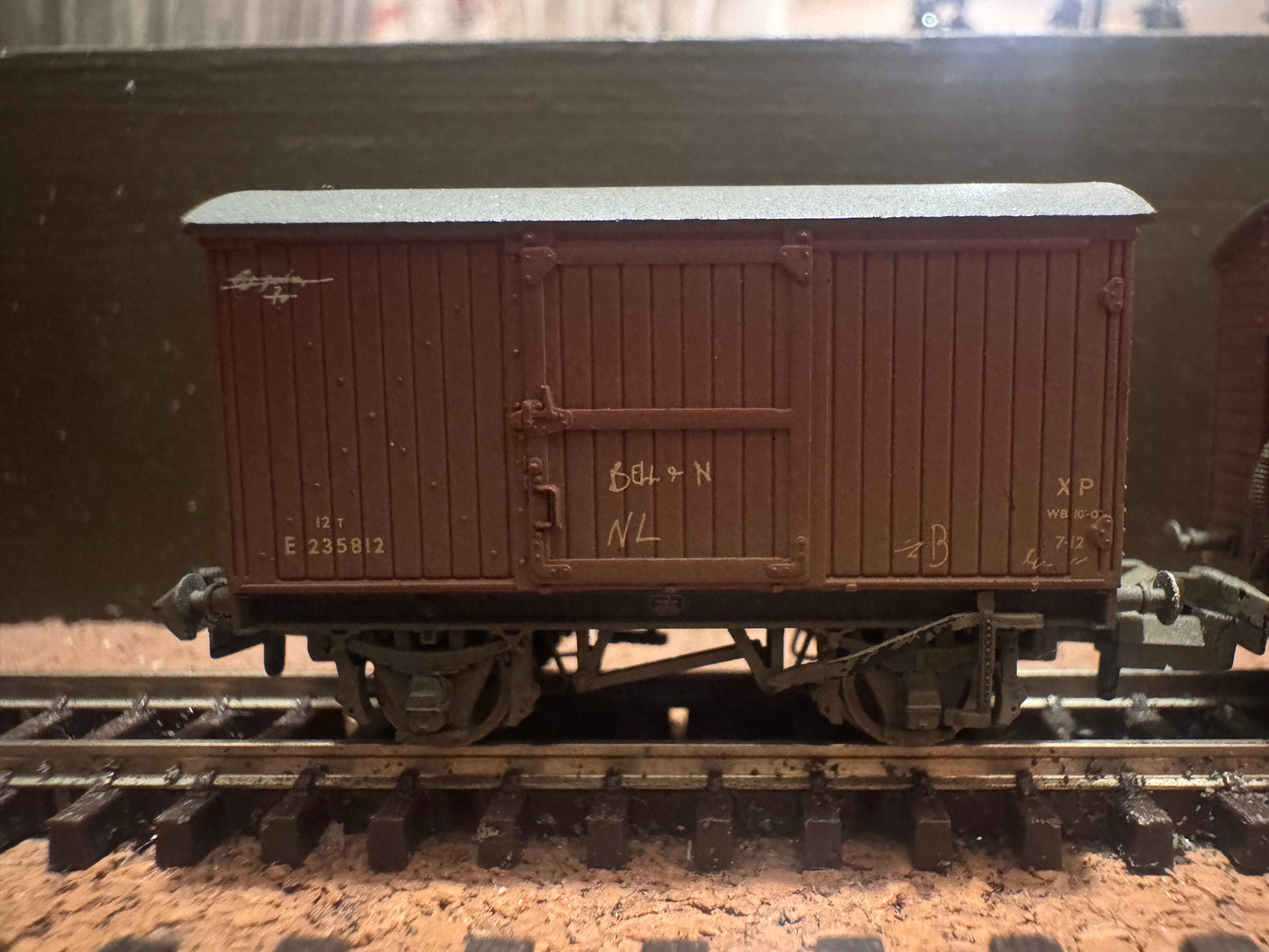 Graham Farish 377-990 (N Gauge) Ex LNER 12T ventilated vans in weathered and graffitied British Railways Bauxite. Pack of 3. 