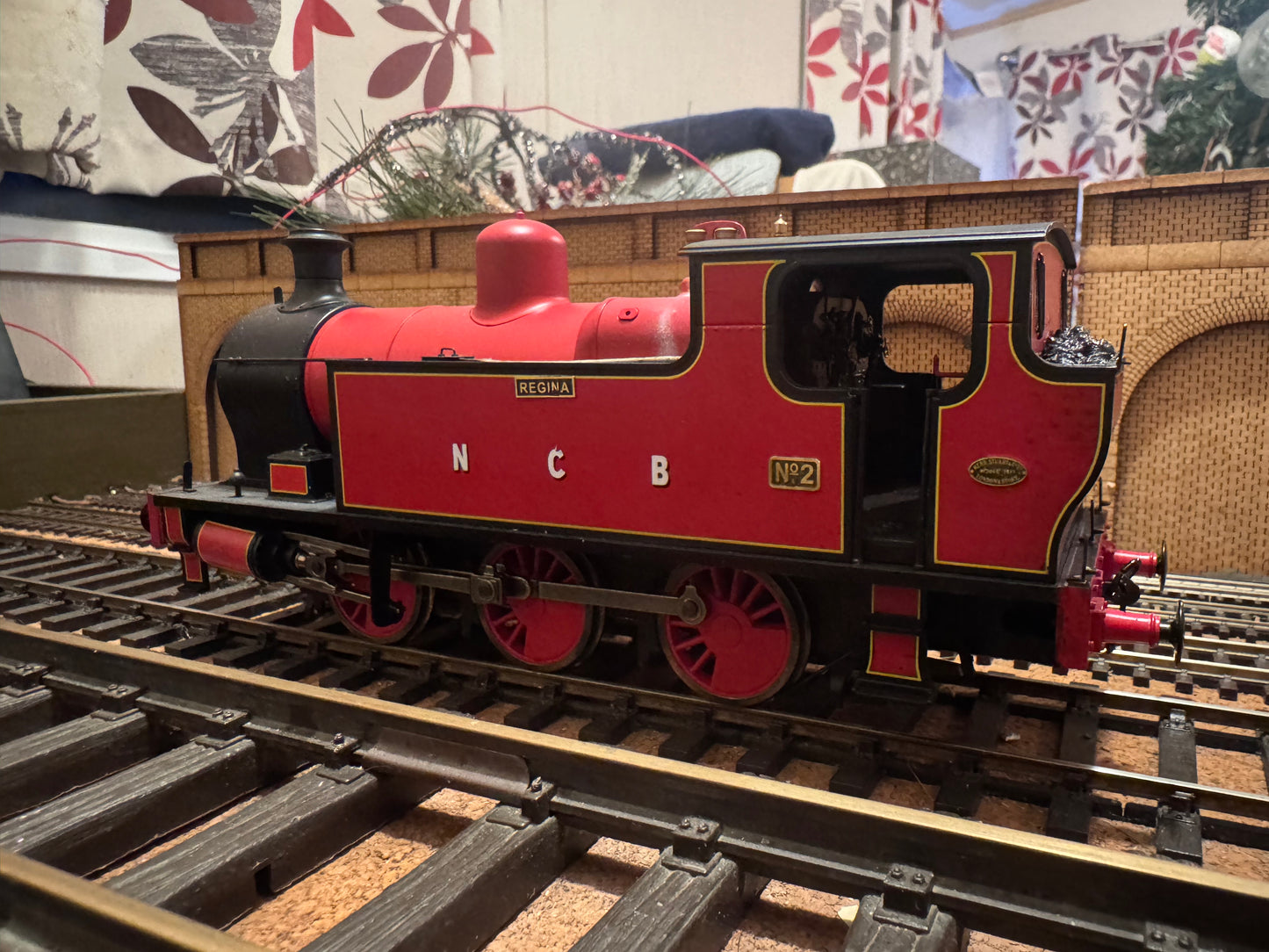 Minerva Model Railways 09531 (O Gauge) Kerr Stuart ‘Victory Class’ No.2 “Regina” in Light Weathered Lined Red with National Coal Board lettering. DCC Fitted 