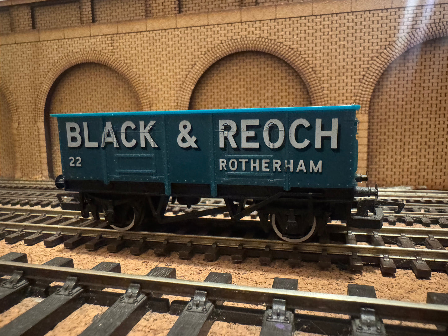 Hornby R021 (OO) Black & Reoch 20T LWB, End Tipper Mineral Wagon No.22
