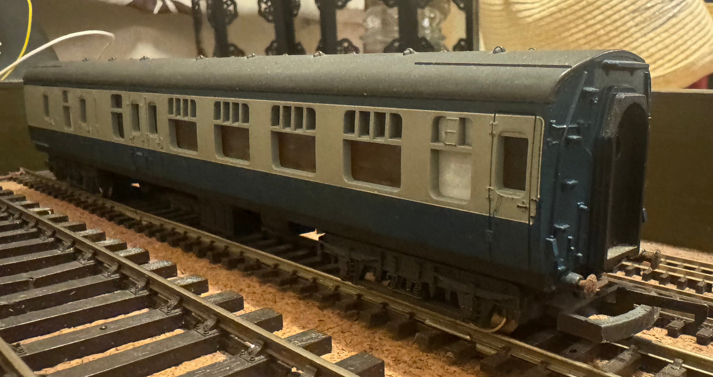 Lima (OO) British Railways MK1, Brake Second Corridor (BSK), Unnumbered, in BR Corporate Blue Grey