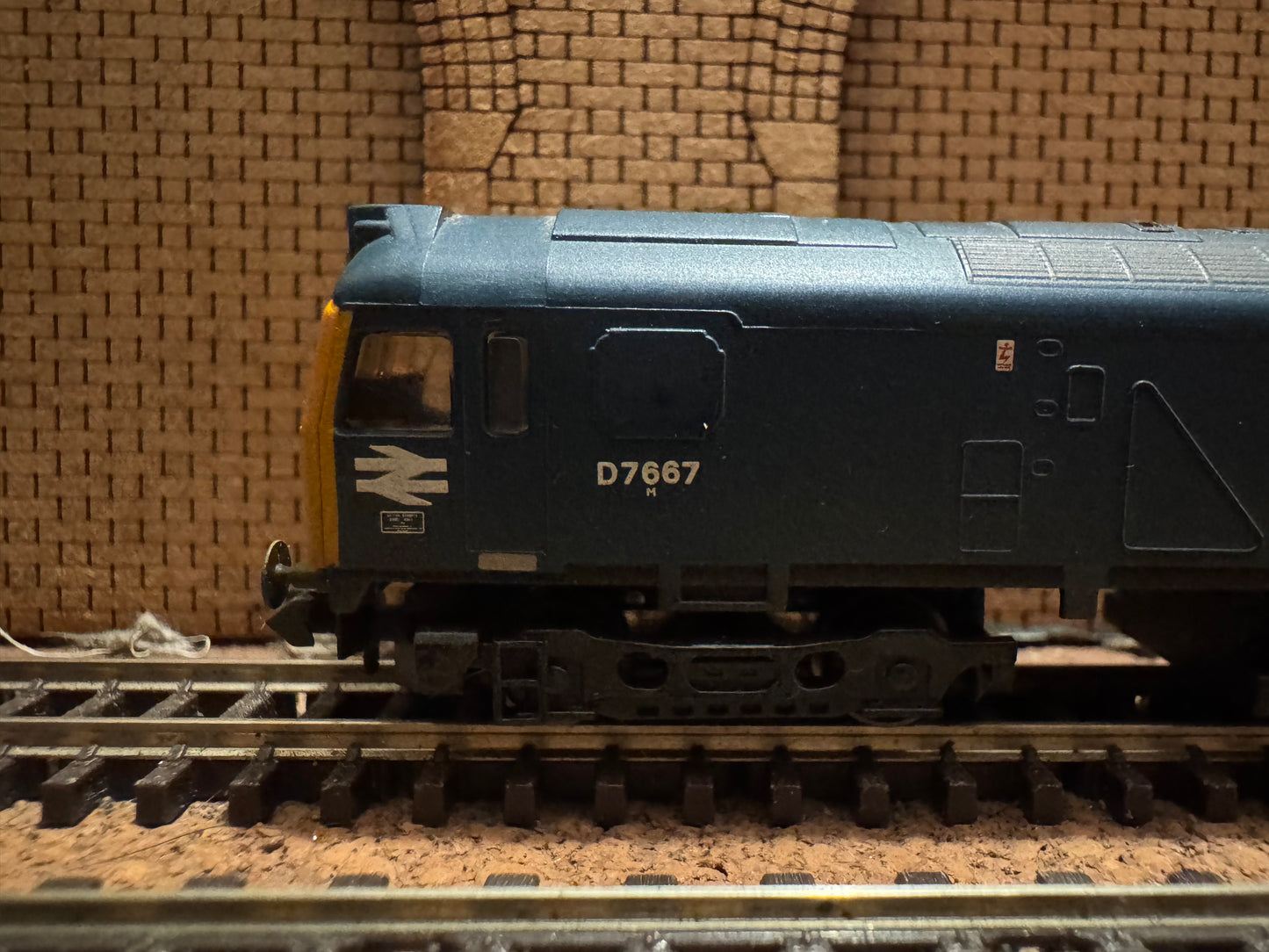 Graham Farish 371-076 (N Gauge) British Railways Sulzer Type 2 (25/3) No.D7667 in Pre-TOPS British Rail Blue 