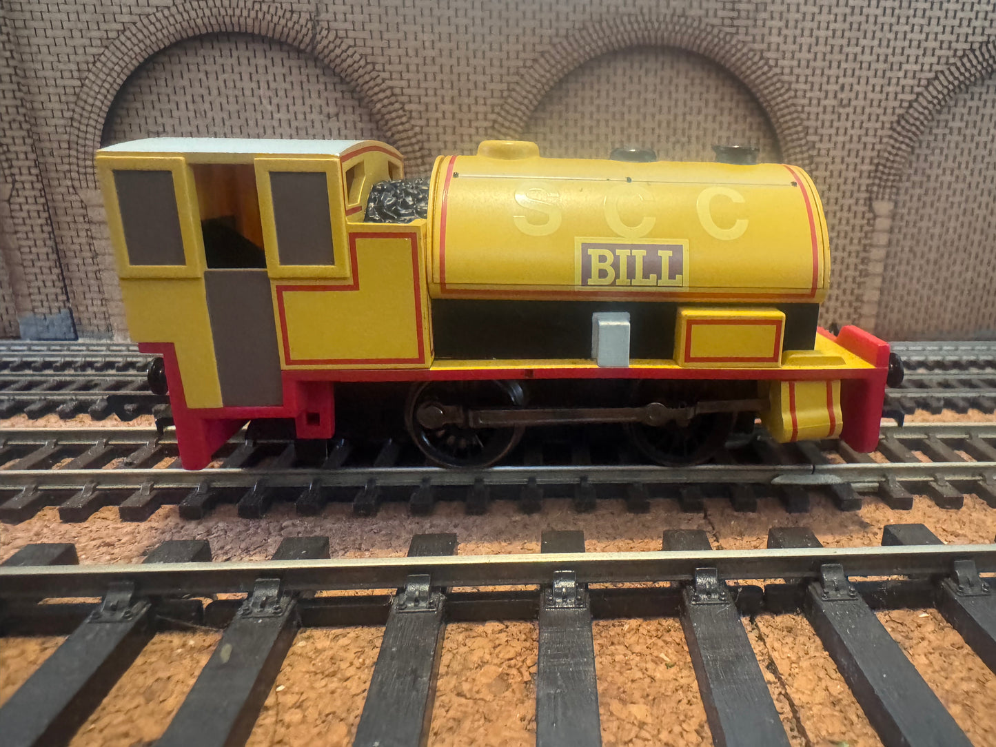 Hornby Thomas & Friends R9047 (OO) Sodor China Cley Company “Bill” in SCC lined Yellow 