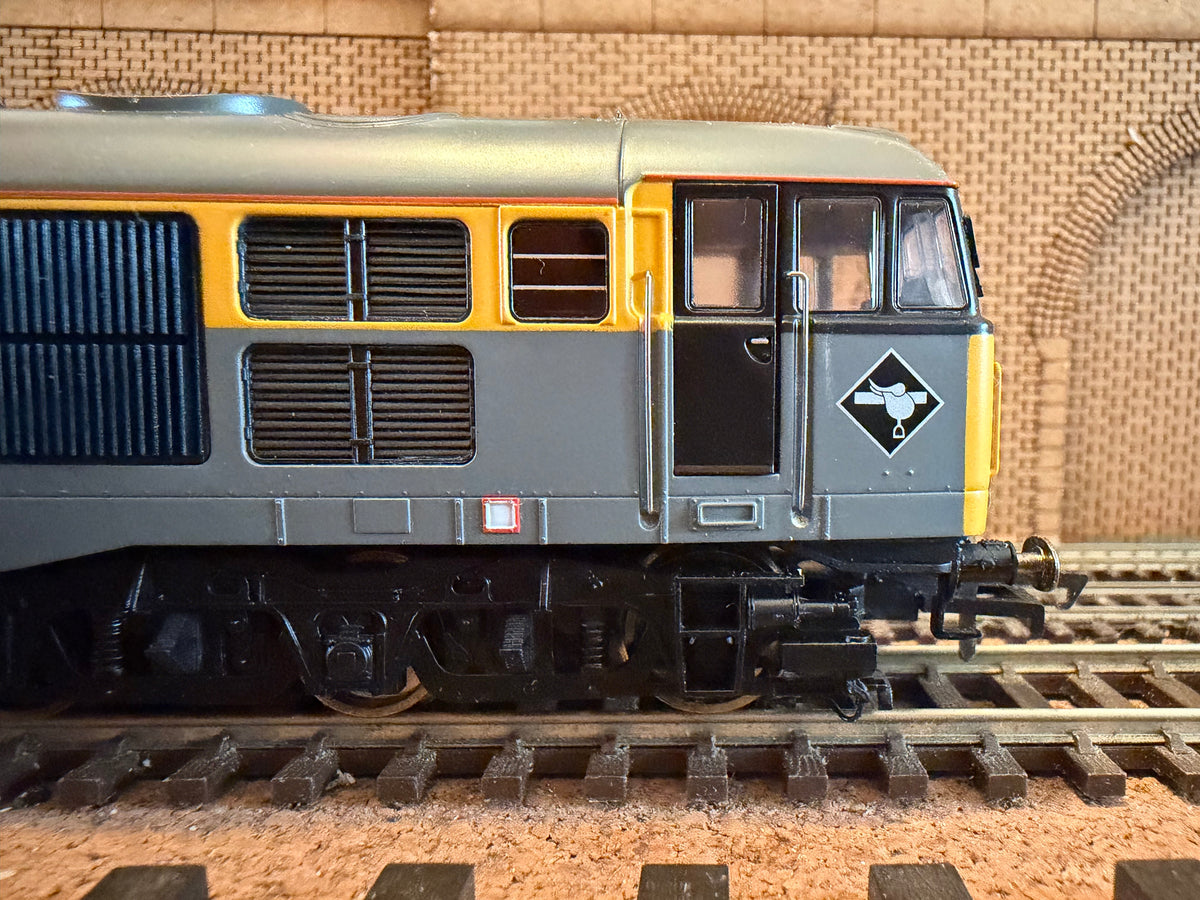 Hornby R2421 (OO) British Railways, Class 31/1 ‘Skinhead’ No.31110 in British Rail Civil Engineers ‘Dutch’ Grey and Yellow. DCC Ready 