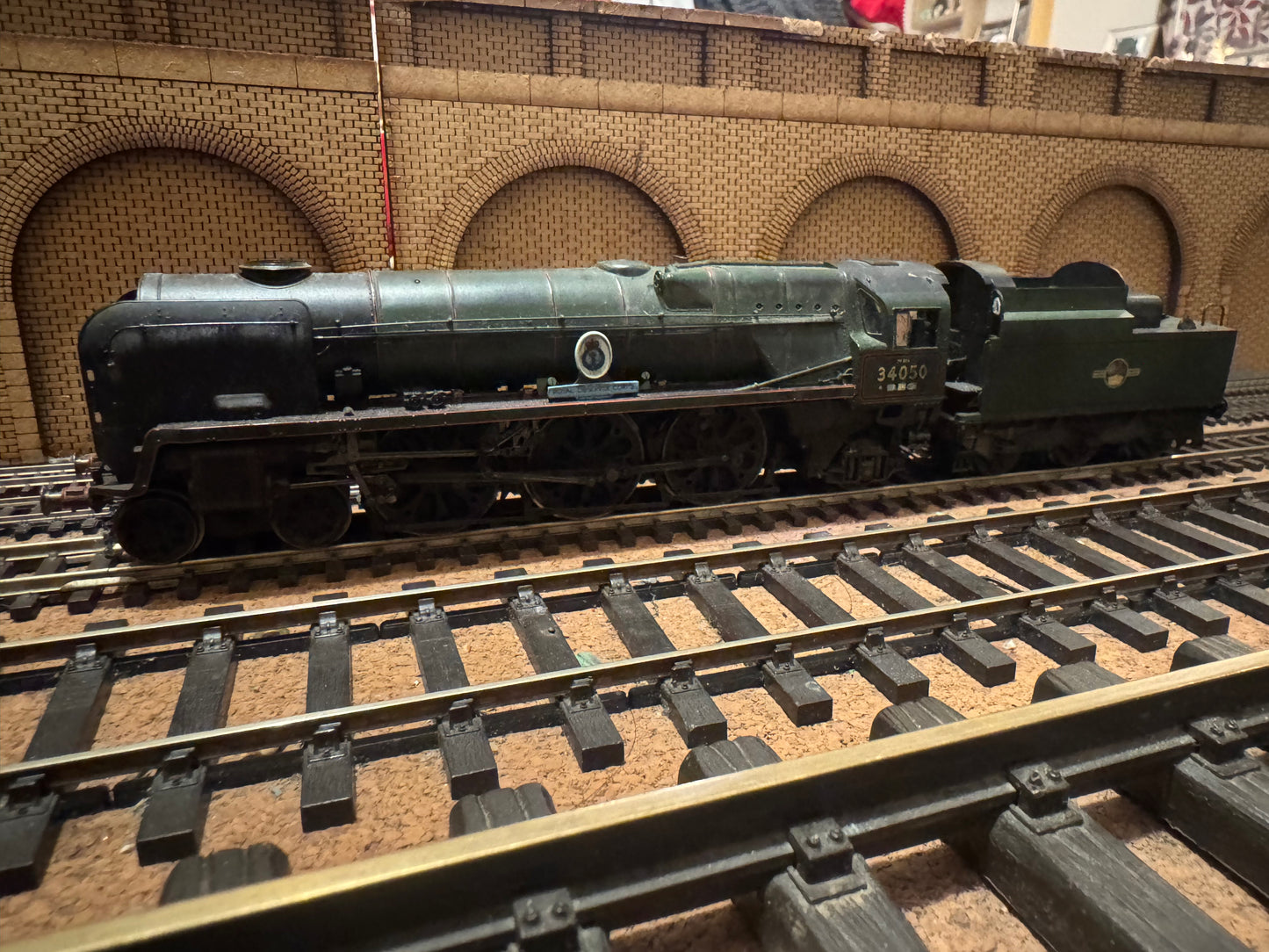 Hornby R3618 (OO) Ex SR, Rebuilt Battle of Britain No.34050 “Royal Observer Corps” in heavily weathered British Railways Green. (Shed Code 70A, Nine Elms) DCC Ready 