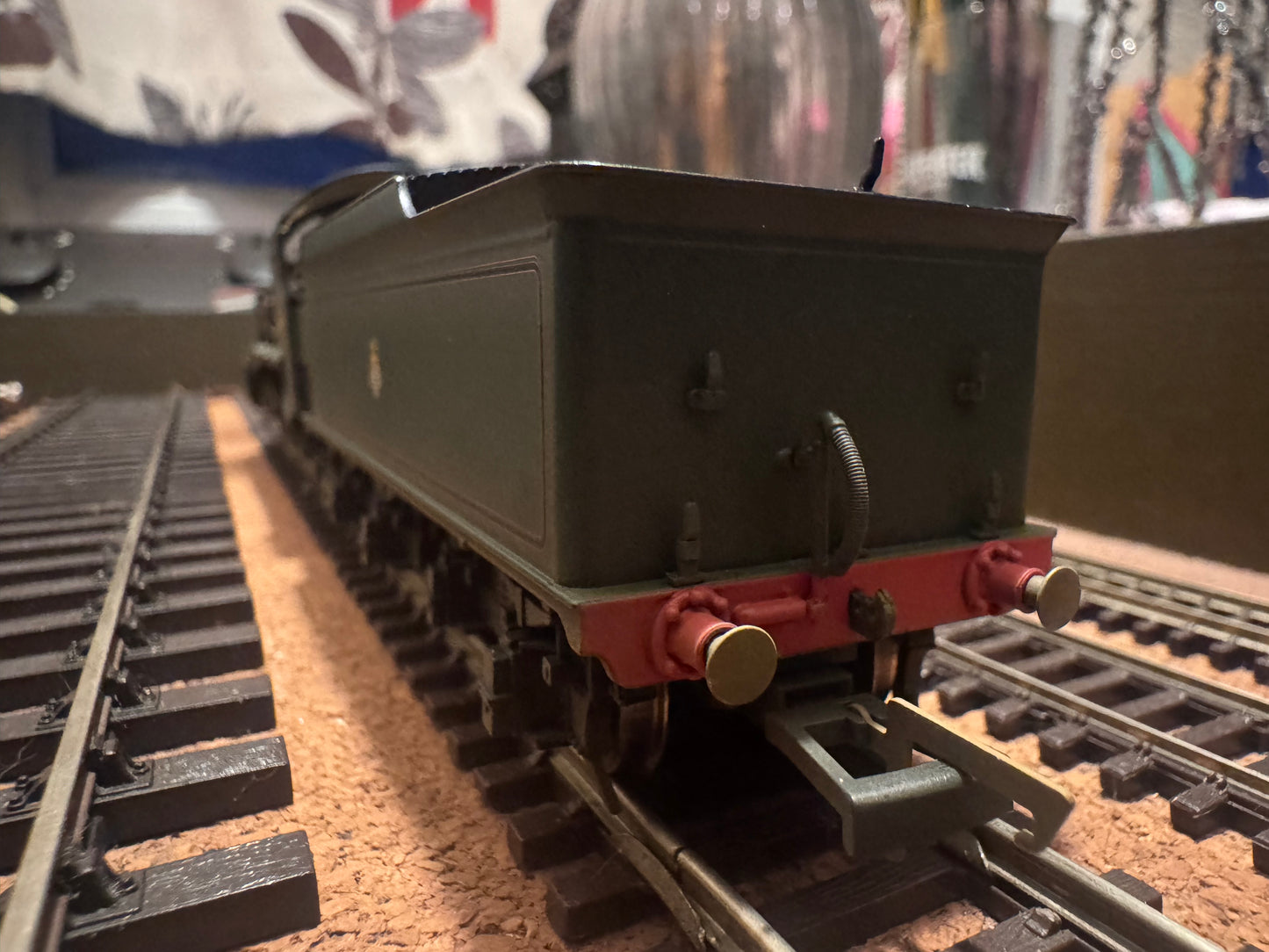 Hornby R2581 (OO) Ex SR, N15 ‘King Arthur’ No.30764 “Sir Gawain” in Weathered British Railways Lined Passenger Green. DCC Ready. (Shed Code 73A, Stewart’s Lane Depot). 