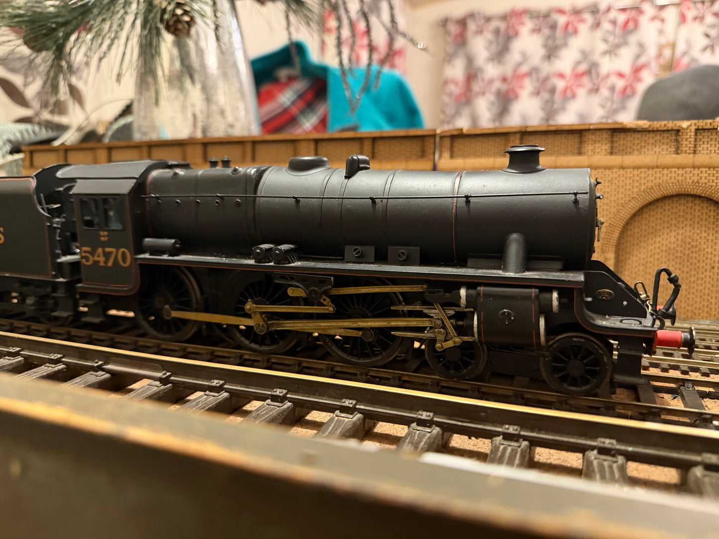 Manufacturer Unknown (O Gauge) London Midland & Scottish Railway ‘Stanier’ 5P 5F ‘Black Five’ No.5470 in Lined LMS Black (Shed code 2A, Rugby Depot). 