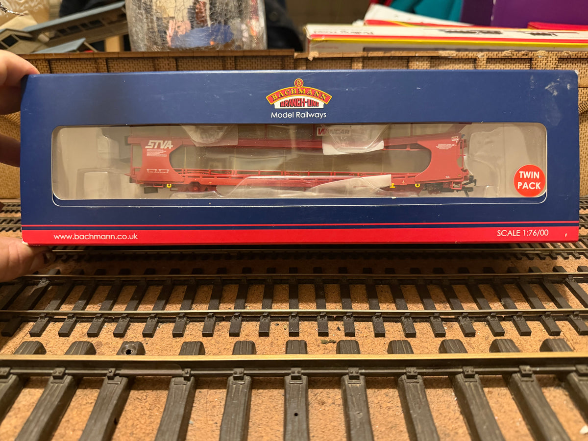 Bachmann 38-250 (OO) Ex British Rail, IPA Twin set, Double Deck Car Transporter Wagons in STVA Red 