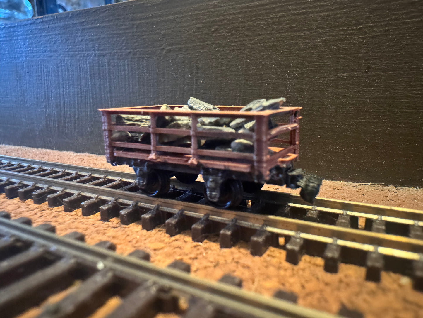 Manufacturer Unknown (OO9) Slate Wagon with uncut slate load, and magnetic couplings. 