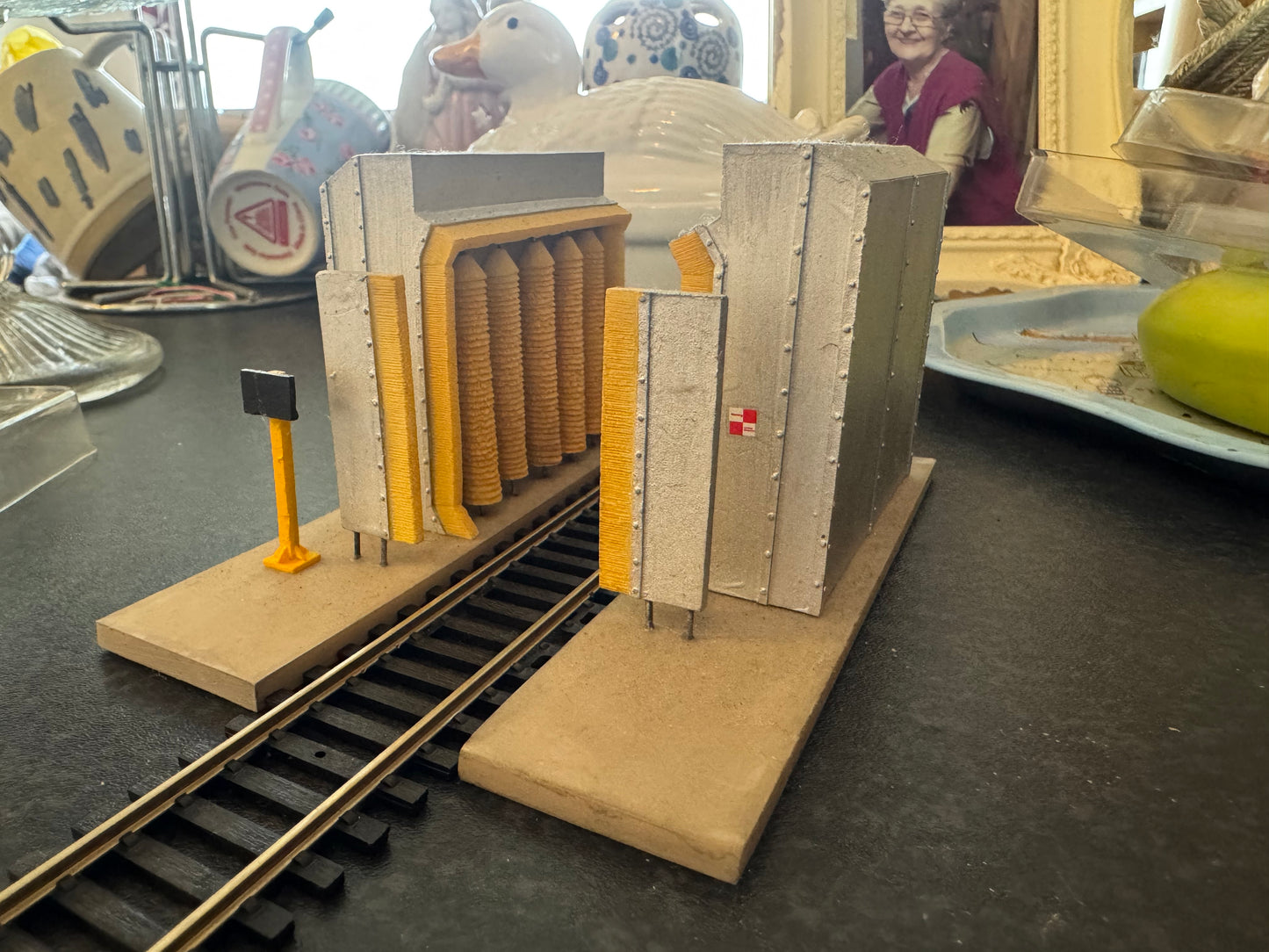 Bachmann Scenecraft 44-095 (OO) Modern Train Washing Plant 
