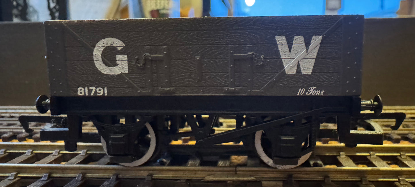 Hornby R6018 (OO) Great Western Railway, 10 Ton Five Plank Open Wagon No.81791 in GWR Ex Works Freight Grey. 