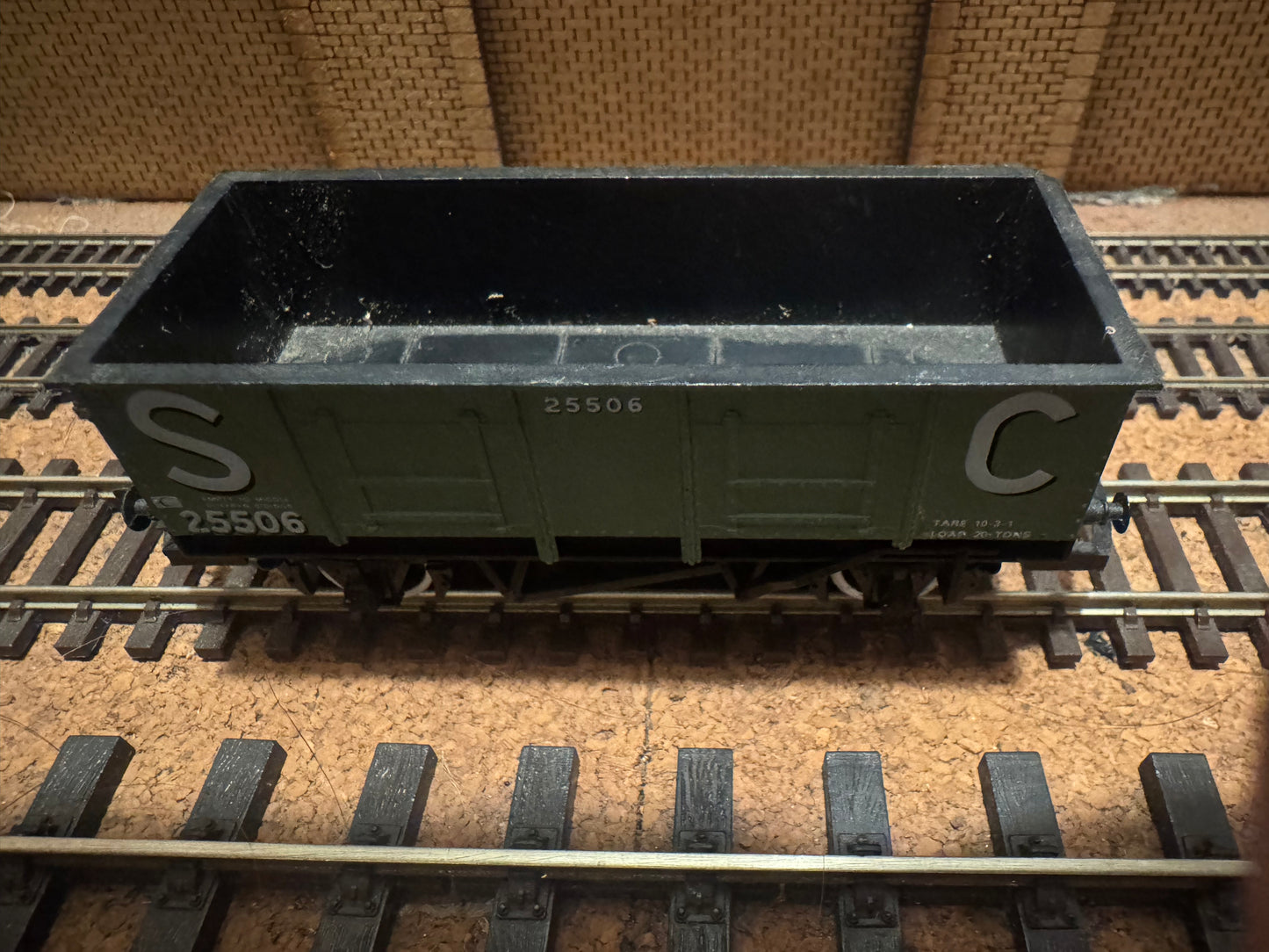 Hornby R564 (OO) S.C 20T LWB End Tipper Mineral Wagon No.25506 in S.C Green 