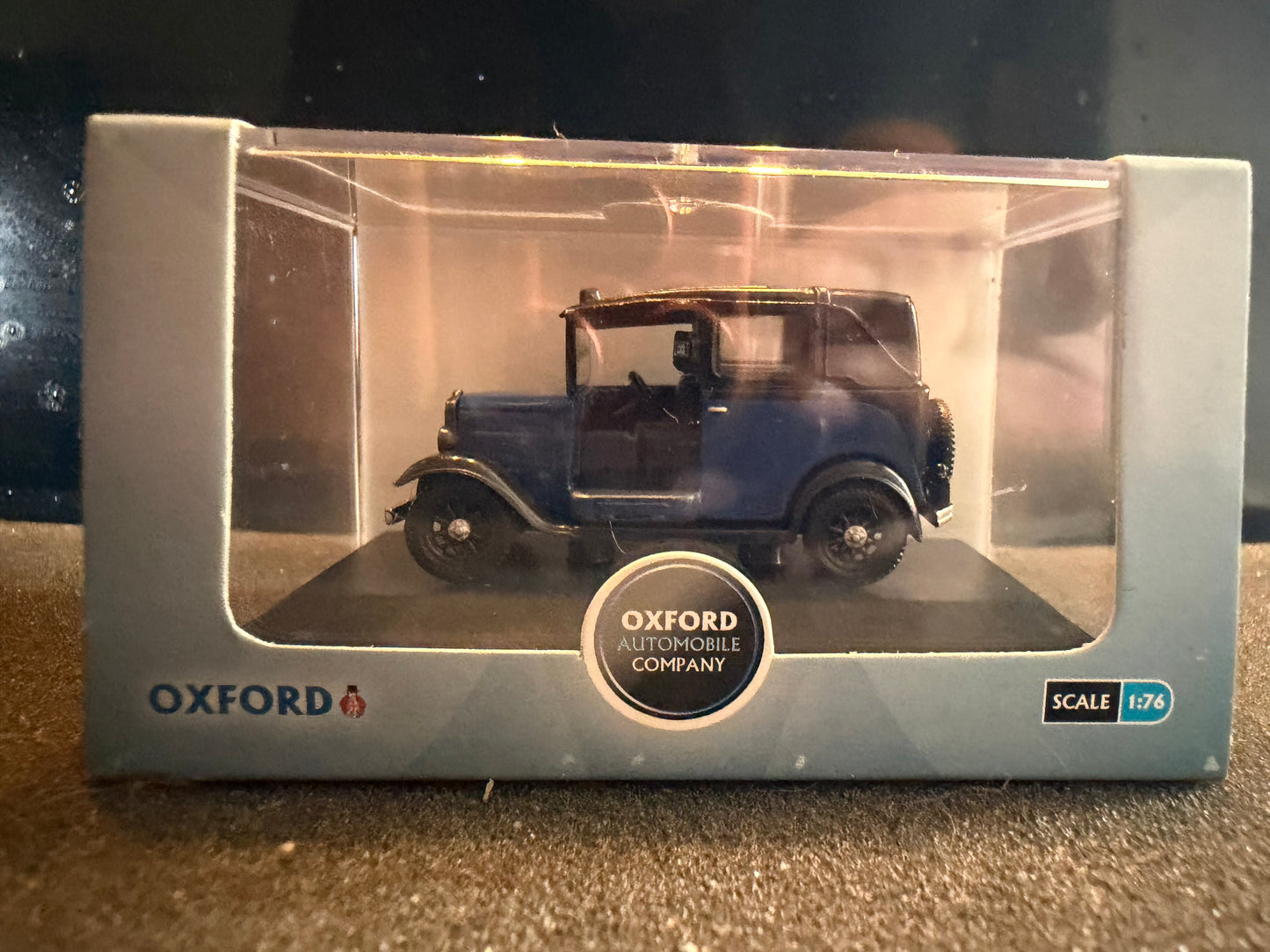 Oxford Diecast 76AT002 (1:76 / OO) Austin Taxi in Blue.