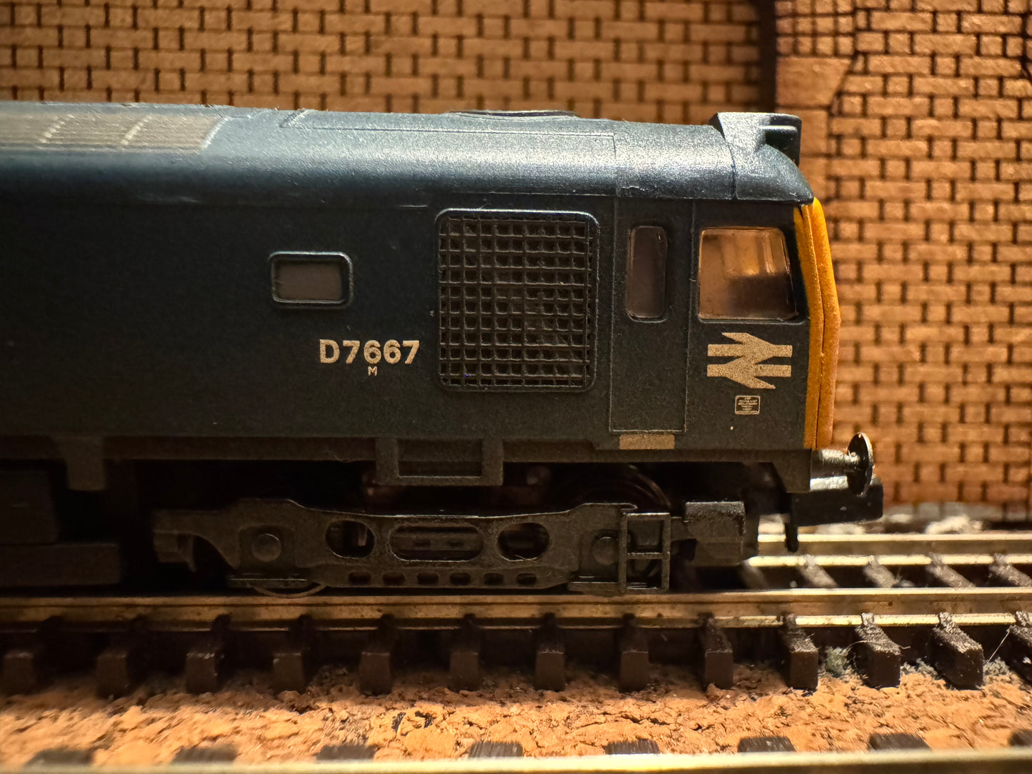 Graham Farish 371-076 (N Gauge) British Railways Sulzer Type 2 (25/3) No.D7667 in Pre-TOPS British Rail Blue 