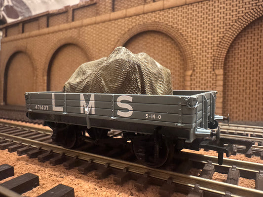 Bachmann 37-937 (OO) London Midland & Scottish Railway, Three Plank Open Wagon No.471407 in LMS Grey with covered tractor load 