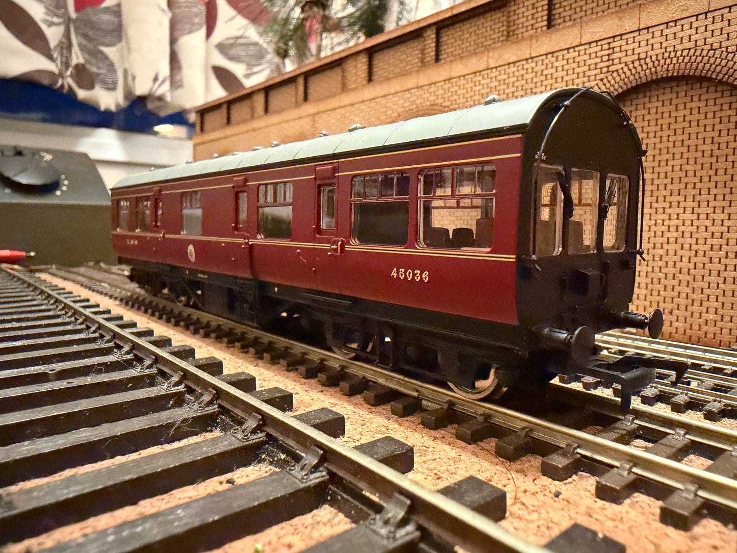 Bachmann 39-775 (OO) London Midland & Scottish Railway 50ft Inspection Saloon in LMS Crimson Lake 