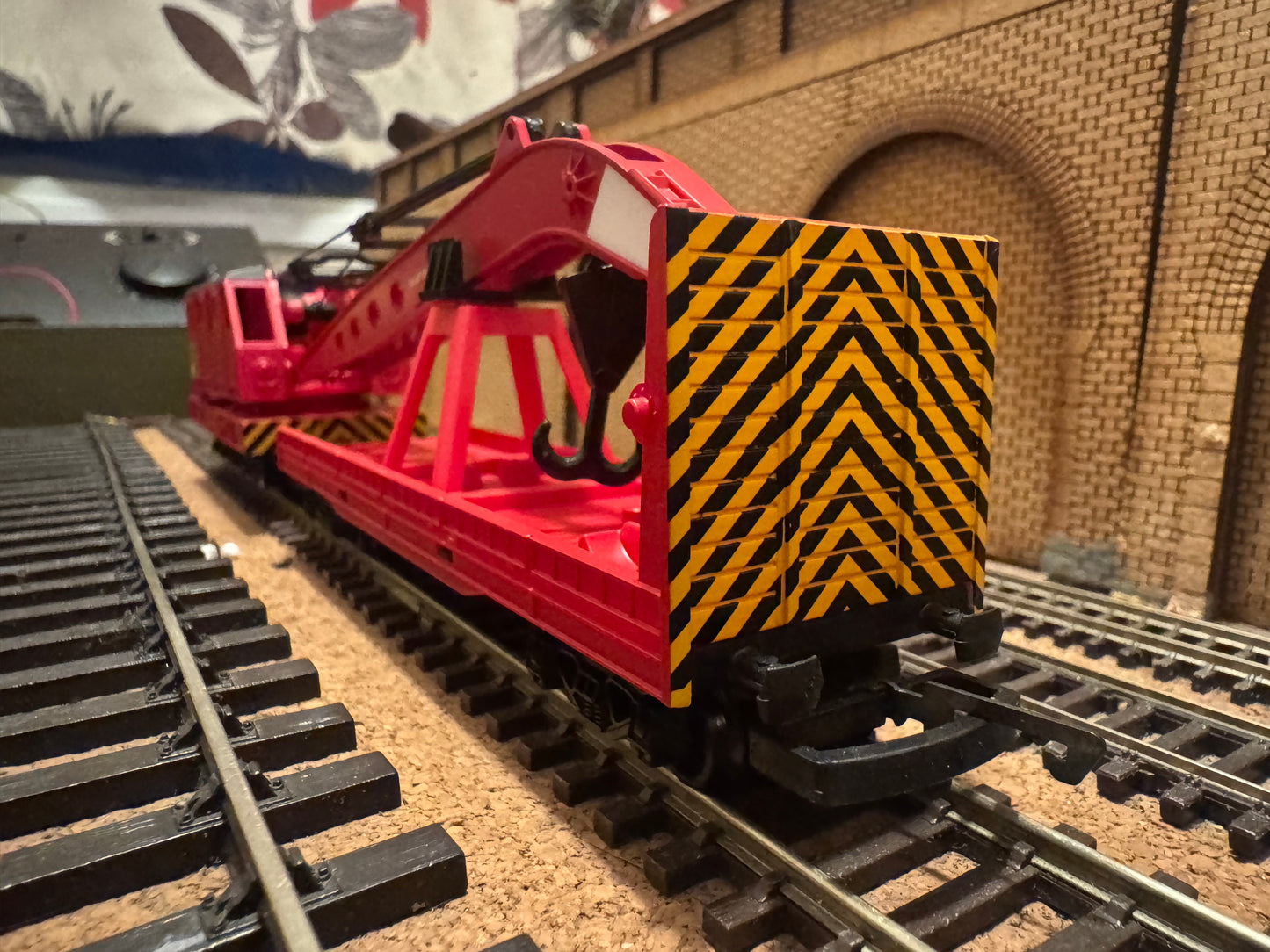 Hornby Railroad R6881 (OO) 38T Diesel Breakdown Crane in British Railways Departmental Livery 