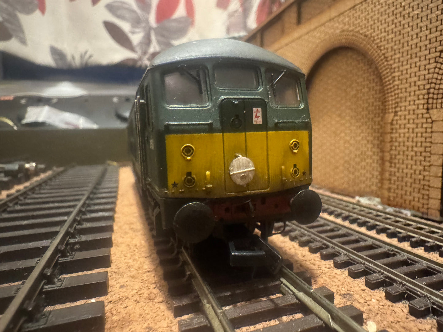 Bachmann 32-429 (OO) British Railways Sulzer Type 2 [Class 24] No.D5011 in Weathered BR Green and Small Yellow End. DCC Ready. 