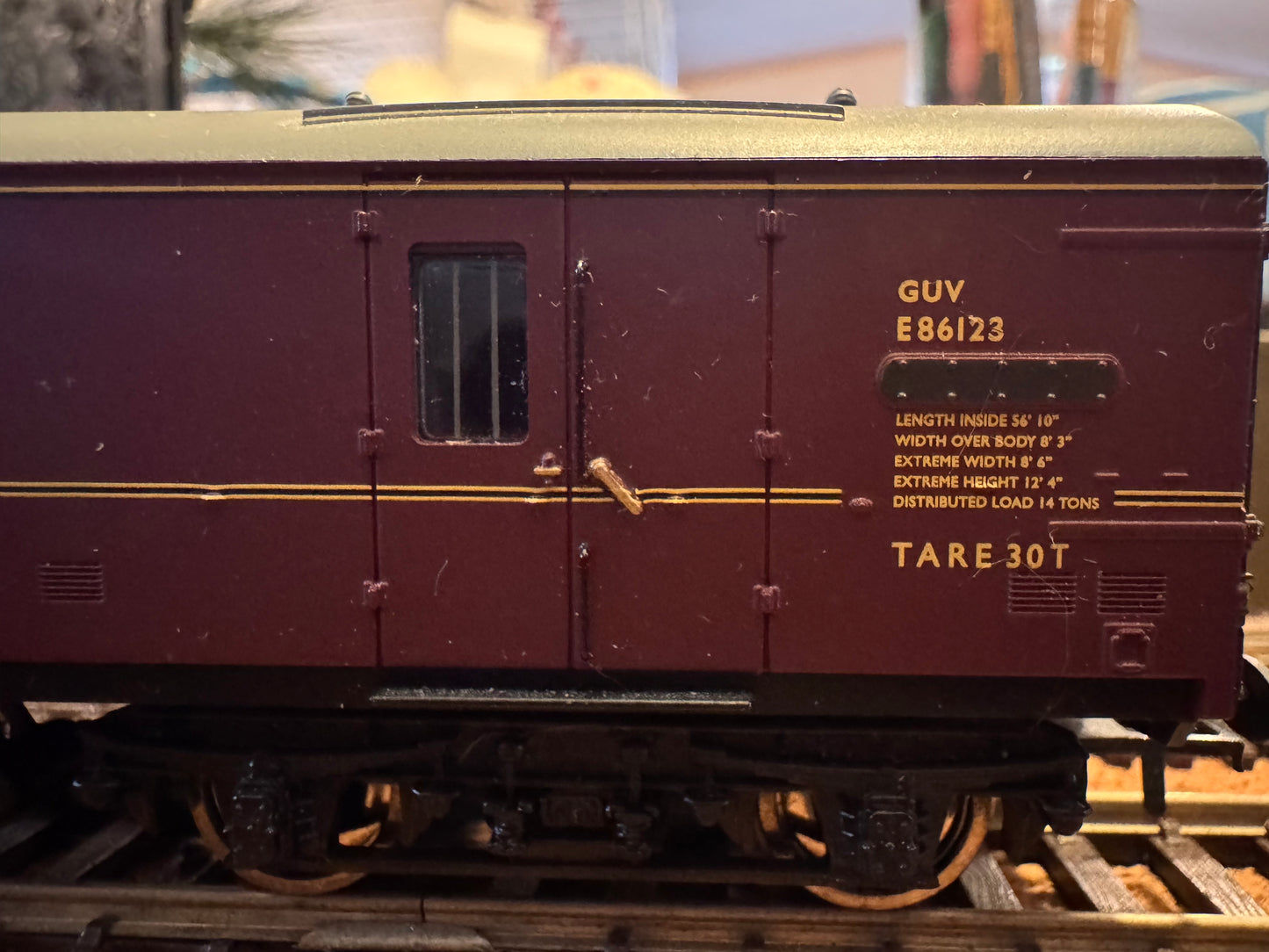 Bachmann 30-180 (OO) Station Pilot Starter Set. DCC Ready 