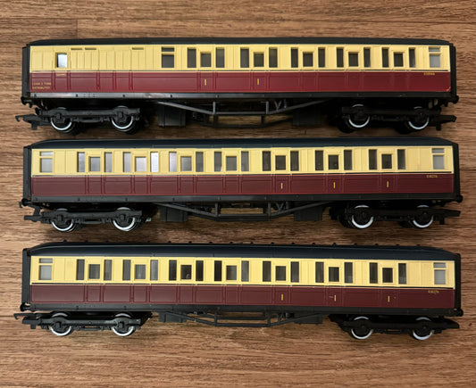 Hornby (OO) Ex LNER ‘Gresley’ Corridor Composite Bundle in British Railways Blood and Custard Bundle