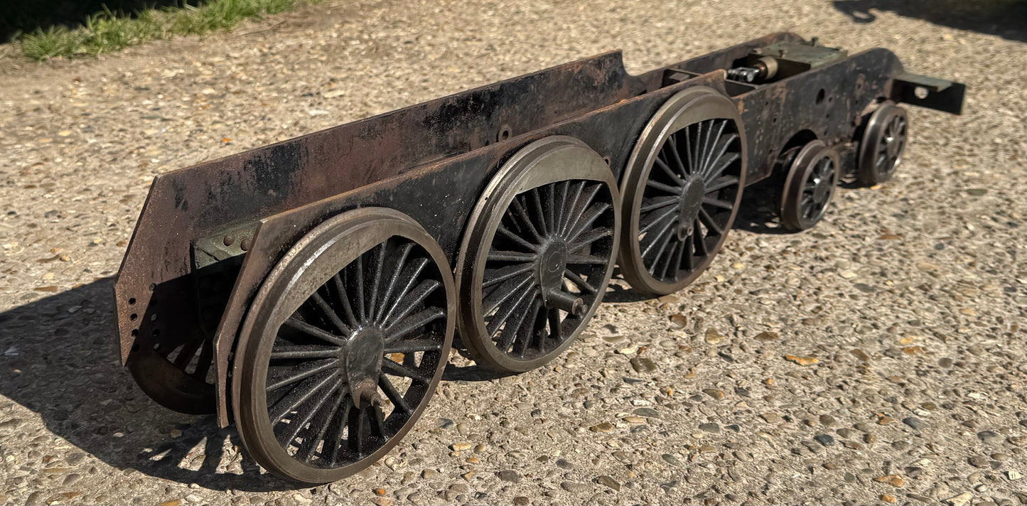 LBSC (3.5 inch) Hielan Lassie / LNER Thompson A2/3. Frames, Axle boxes, Wheels and Central Cylinder. 