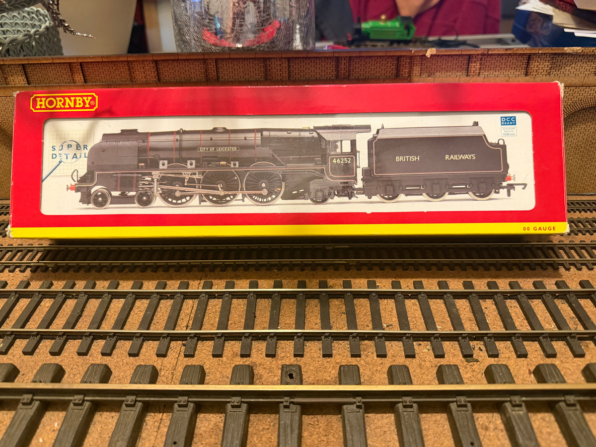 Hornby R2722 (OO) Ex LMS, 7P Princess Coronation.
No.46252 “City of Leicester” in Experimental British Railways Lined Black. DCC Ready