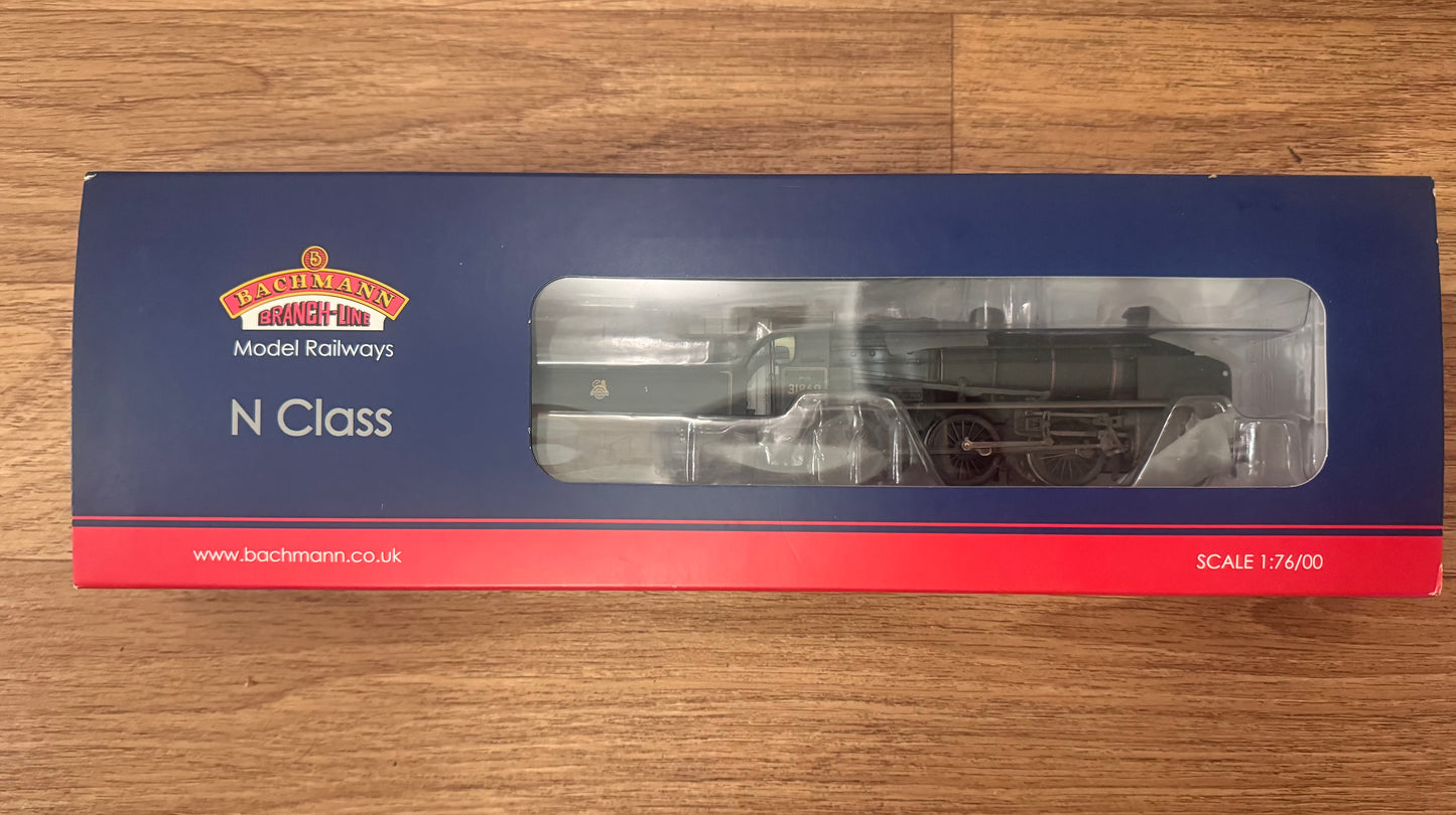 Bachmann 32-165DC (OO) Ex SR, Maunsell N Class ‘Mongolipers’ No.31869 in Weathered British Railways Lined Black, (Shed Code 75B, Redhill Depot). DCC Fitted 