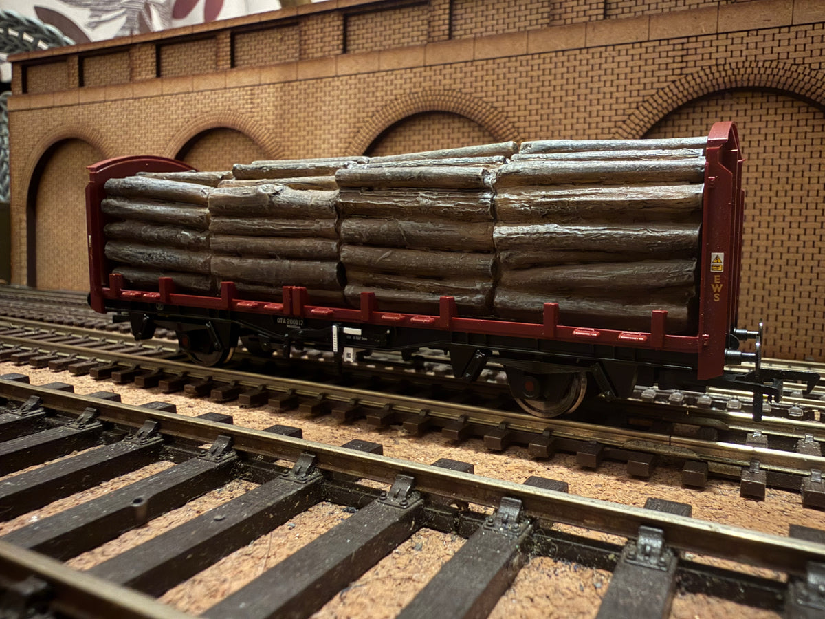 Bachmann 38-301 (OO) Ex British Rail, OTA Lumber Wagon with Load No.200817 in EWS Livery 