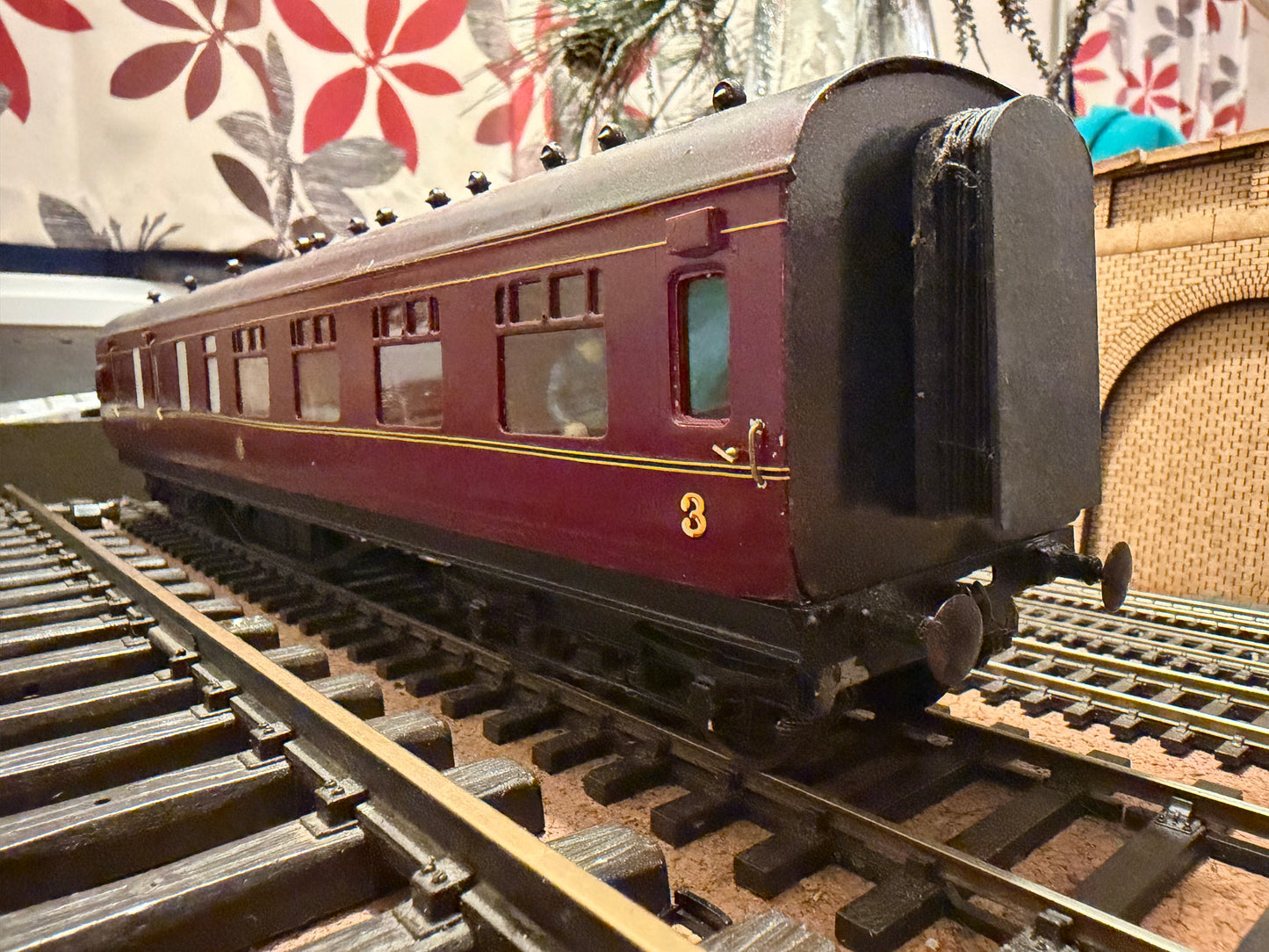 Exley (O Gauge) London Midland & Scottish Railway ‘Stanier’ Corridor Brake 3rd. No Number in LMS Crimson 