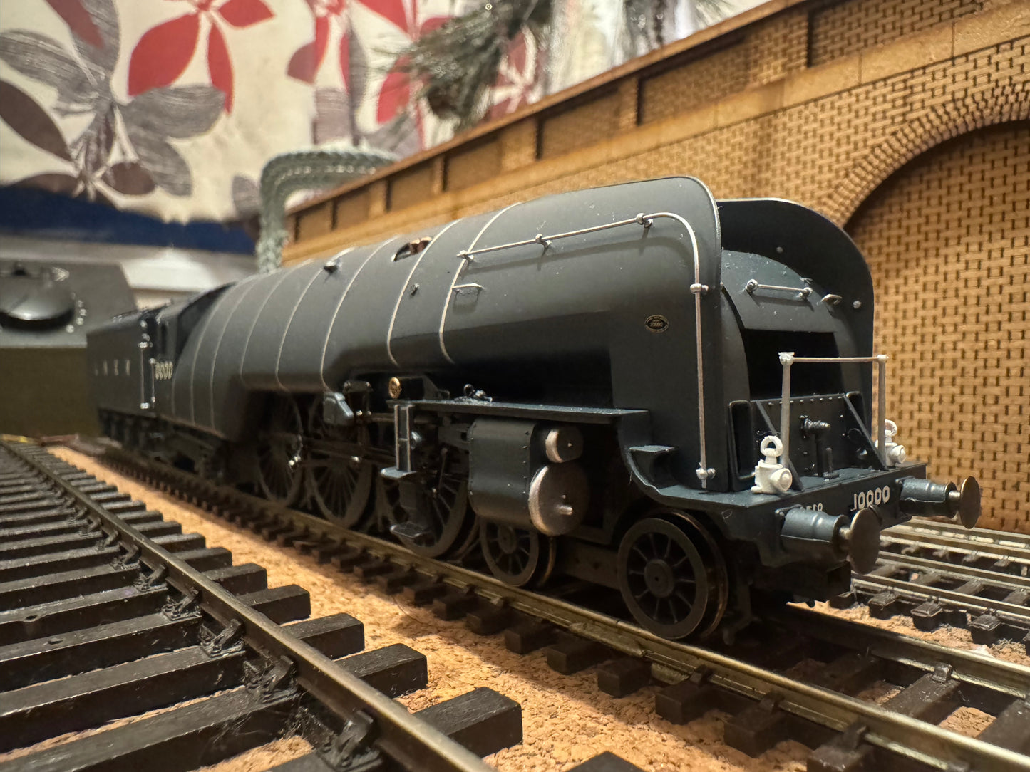 Hornby R3840 (OO) London North Eastern Railway W1 No.10000 ‘Hush Hush’ in LNER Experimental Dark Grey. DCC Ready 