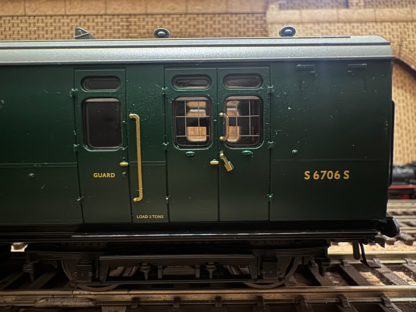 Bachmann 34-800 (OO) Ex SR, ‘Bulleid 10 Vent’ 63ft Brake Composite No.S6706S in British Railways Southern Region Green. Coaches set 69. 