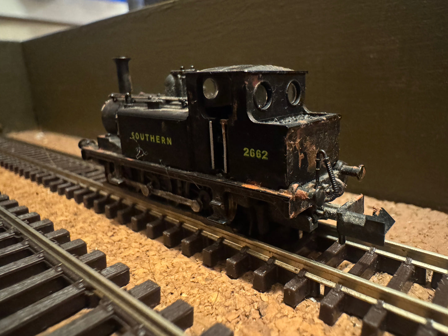 Dapol ND100c (N Gauge) Ex LBSCR, A1X ‘Terrier’ No.2662 [“Martello”] in unlined heavily weathered Wartime Southern Railway Black