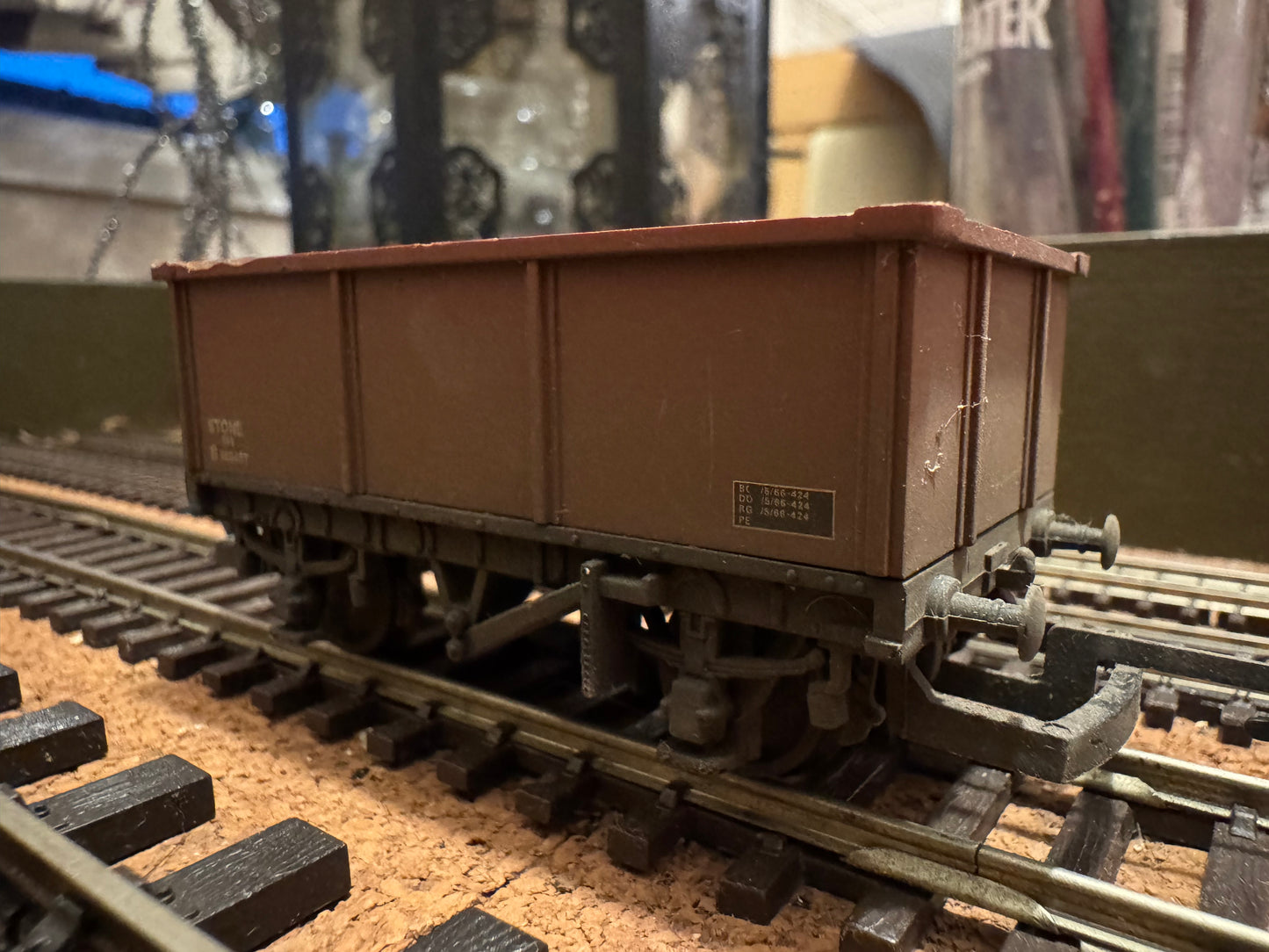 Hornby R.239 (OO) British Railways 26T Mineral Wagon (Stone) No.B388437 in Weathered BR Bauxite. 