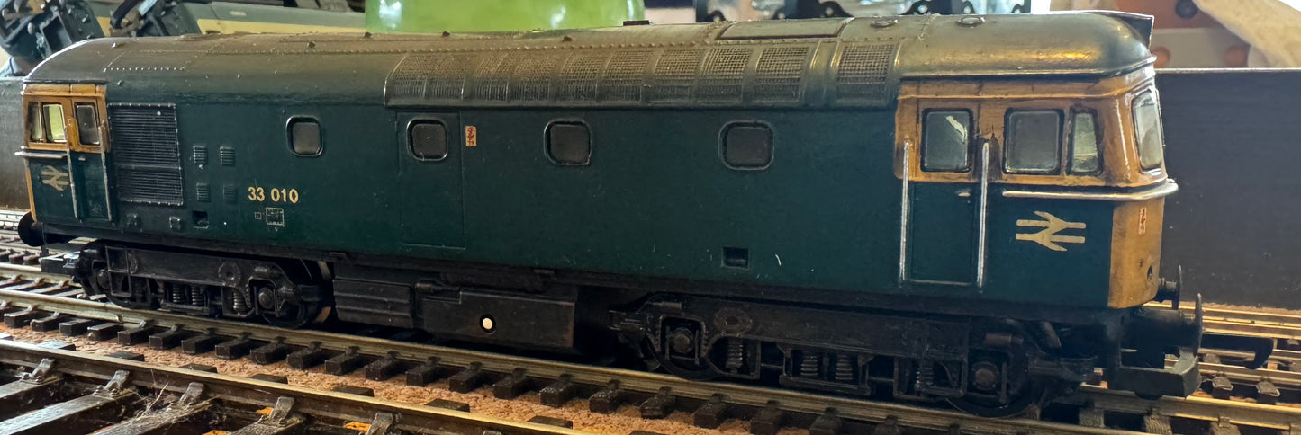 Lima (OO) British Railways, Class 33, No.33010 in Weathered BR Blue.