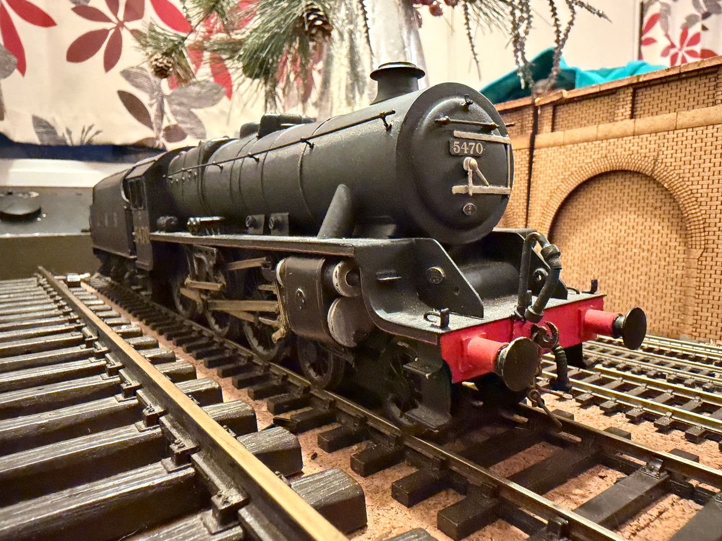 Manufacturer Unknown (O Gauge) London Midland & Scottish Railway ‘Stanier’ 5P 5F ‘Black Five’ No.5470 in Lined LMS Black (Shed code 2A, Rugby Depot). 