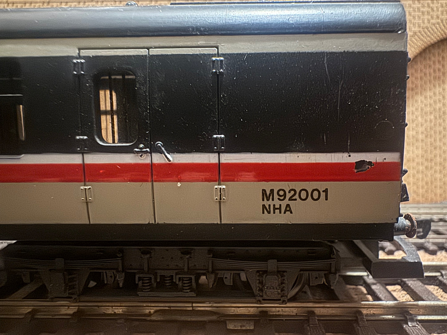 Lima 305373 (OO) British Railways MK1 NHA Van No.92001 in BR Intercity Executive Livery 