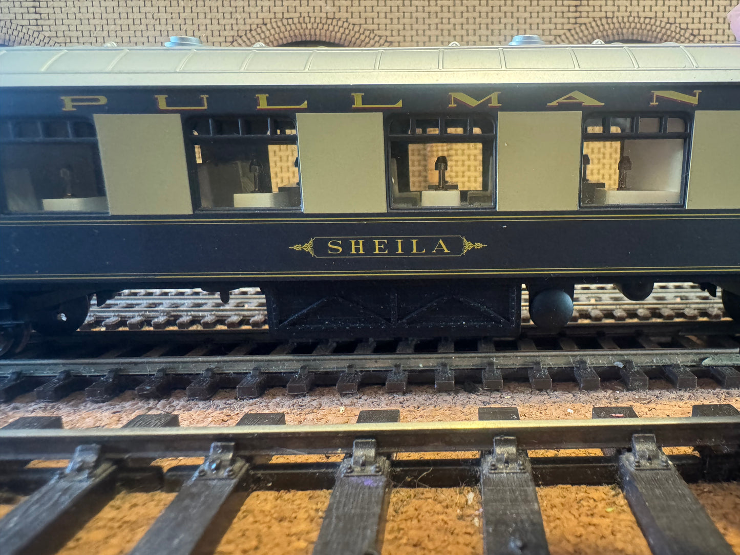 Hornby R1097 (OO) Pullman Car Company Type K, First Class Parlour Car “Sheila” in PCC Livery 