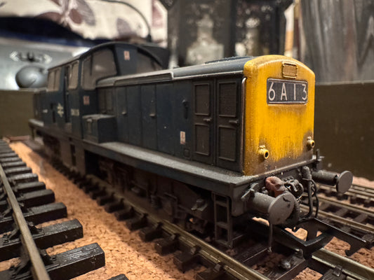 Heljan 17021 (OO) British Railways Class 17, No.D8529 in Pre TOPS Heavily Weathered BR Blue and Full Yellow ends. DCC Ready. 
