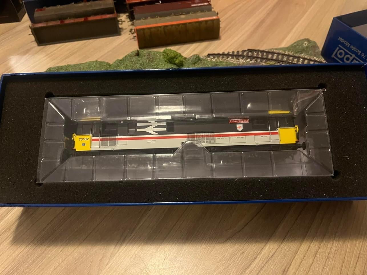 Dapol,(OO) British Railways, Class 73/1 Electro Diesel, No 73102 “Airtour Suisse” in British Rail Intercity executive livery. ￼DCC Ready, Brand new model.
