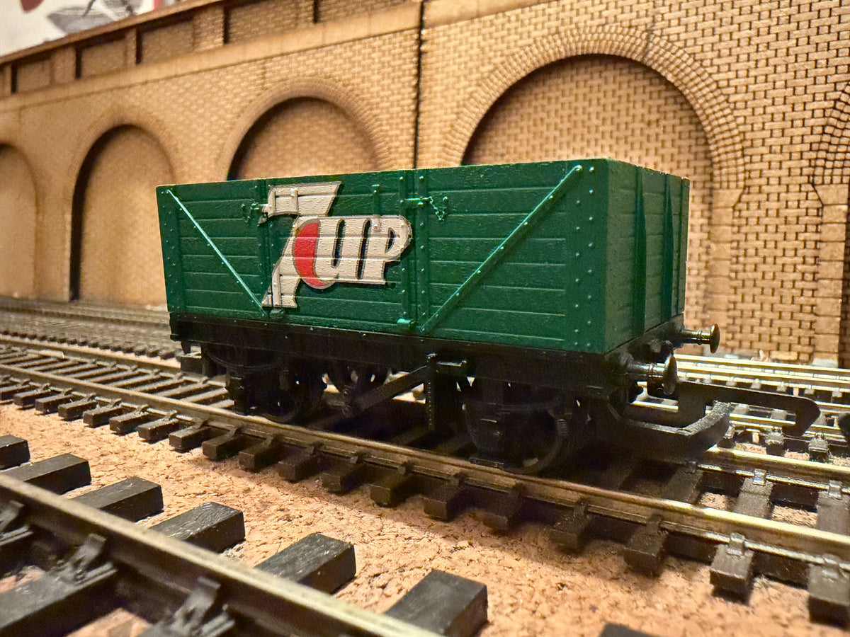 Hornby R1015 (OO) Industrial Freight Starter Set 