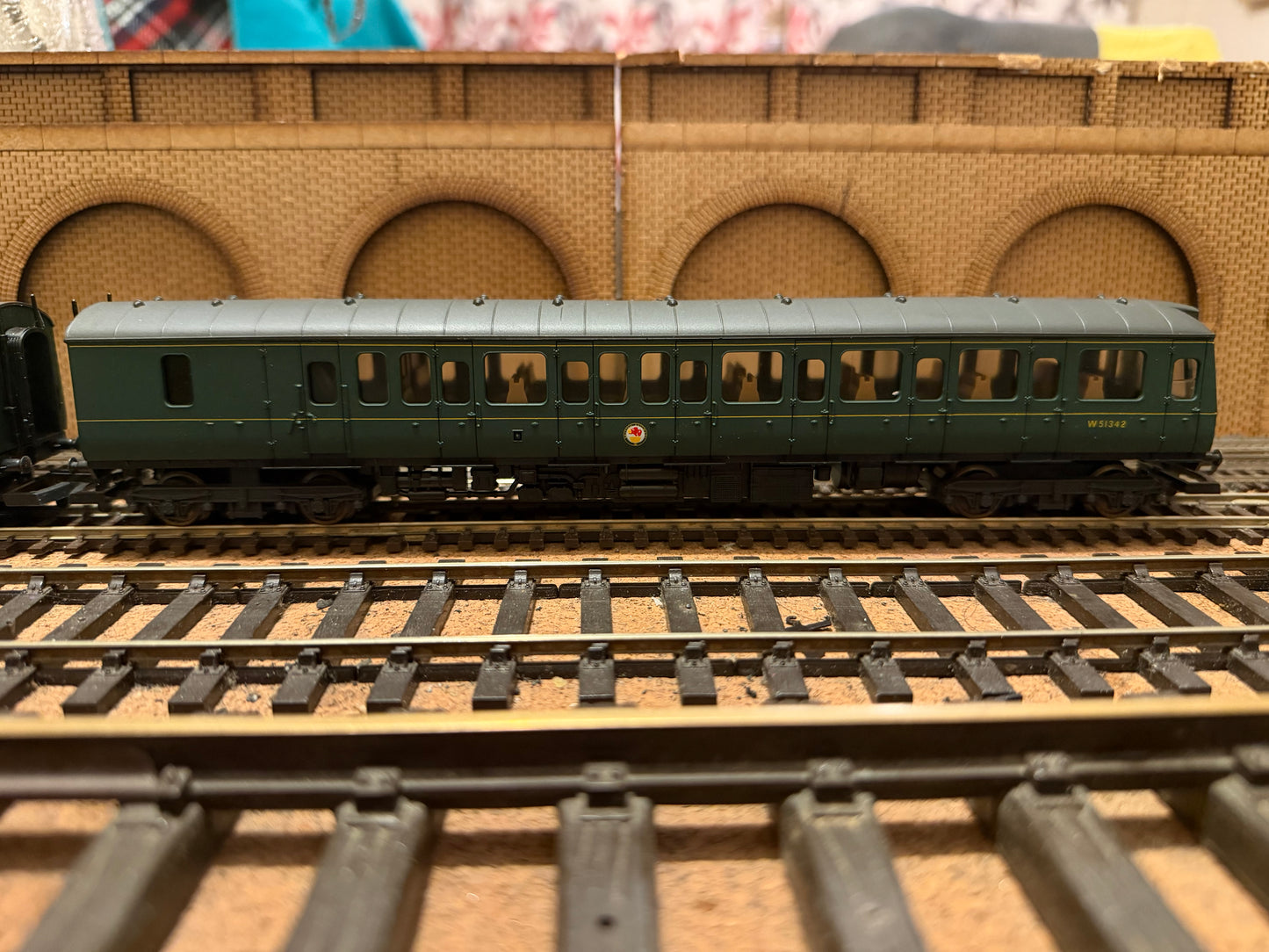 Lima 205137 (OO) British Railways, Pressed Steel, Two Car Diesel Multiple Unit [Class 117] x2 DMBS in BR green with small yellow ends. 