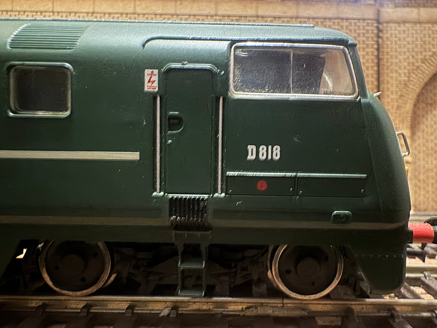 Bachmann 32-059 (OO) British Railways Western Region, “Warship” [Class 42] D818 “Glory” in BR Green with Yellow Ends. DCC Sound Fitted. 